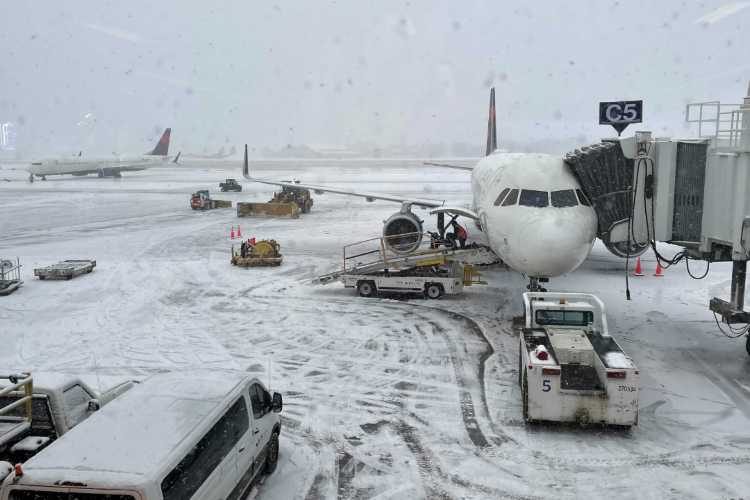 Heave snowfall has disrupted flights across America