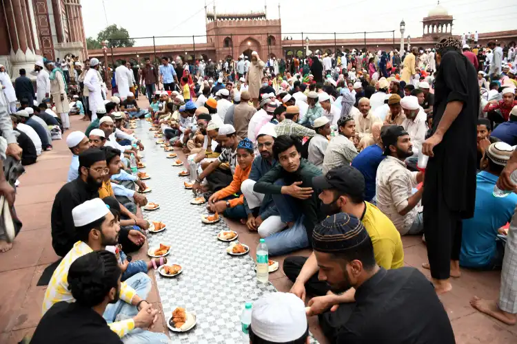 Muslims saying thanks to Allah for his bounties 