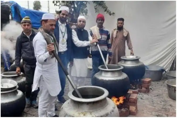 Food being cooked at the langar organised by Muslims at Jod Mela at Fatehgarh Sahib
