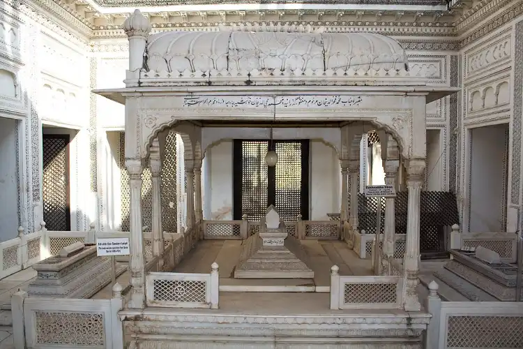 Paigah tombs (Wikipedia)