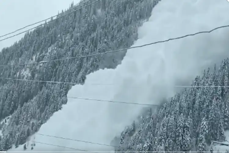 A video grab of an avalanche at Zojila