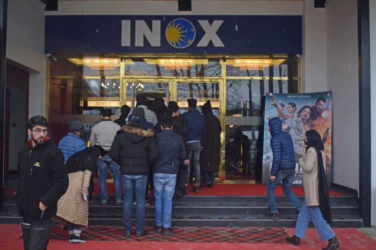 SRK's 'Pathaan' opened to a packed house in Srinagar (Pic: Basit Zargar)