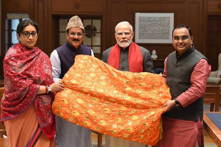 PM Modi's 'chadar' was presented at the Ajmer Dargah on Wednesday