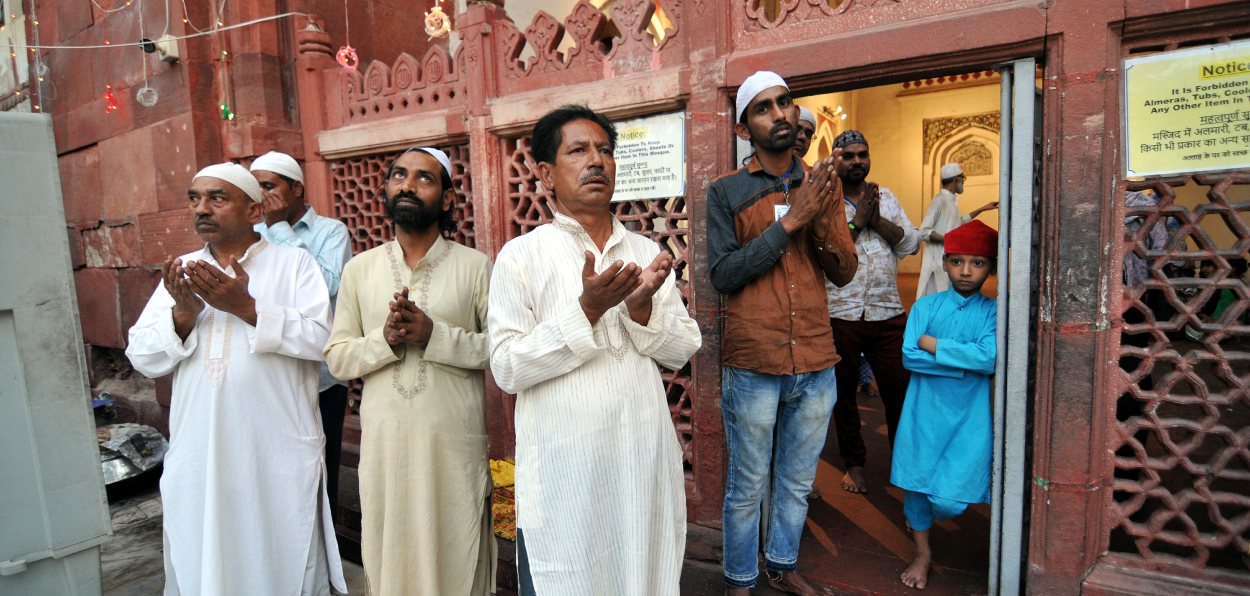 Representational Image: Muslims praying at Dargah of Nizammudin Auliya, New Delhi (Pic: Ravi Batra)