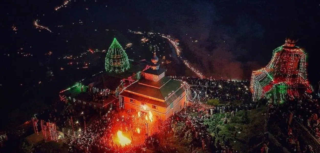 Zool Festival being celebrated at the shrine of  Aishmuqam, South Kashmir (Twitter)