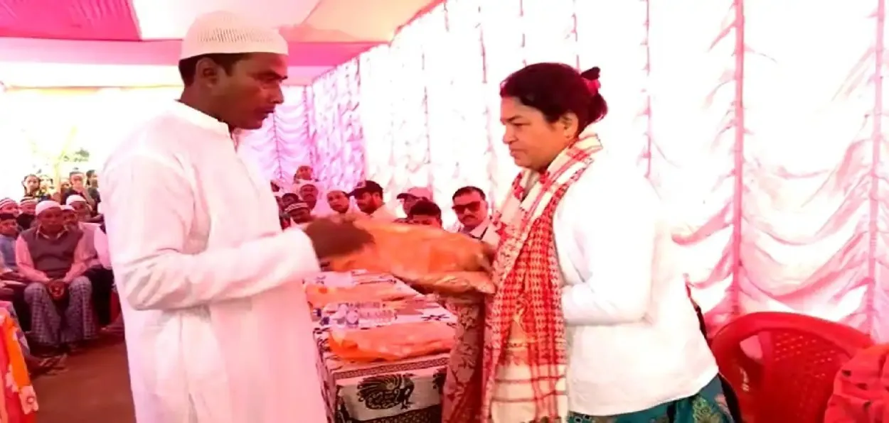 Mosque leaders felicitating a land donor