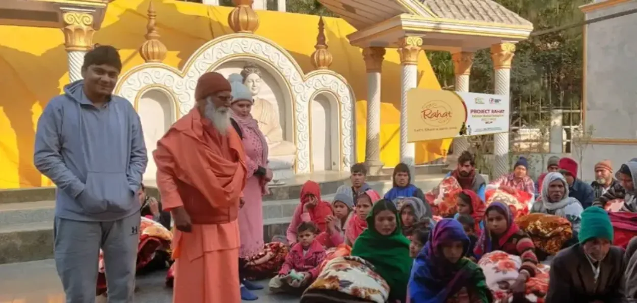 Acharya Sushil Goswami Maharaj distributing blankets gifted by NGO Society for bright futuretemple