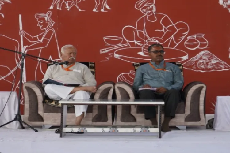 RSS Supremo and Dalsukhdas Ji Maharaj at the meeting