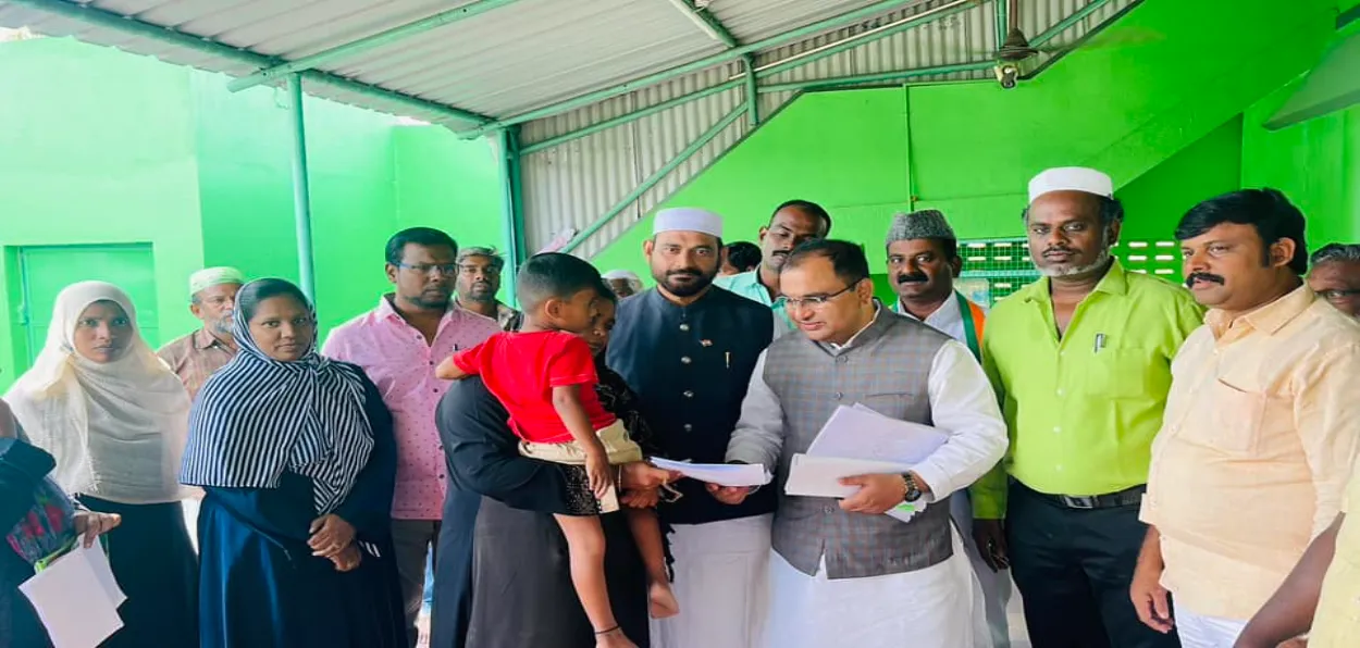 BJP Minority Morcha chief Jamal Siddiqui with Muslims at a function (Facebook)
