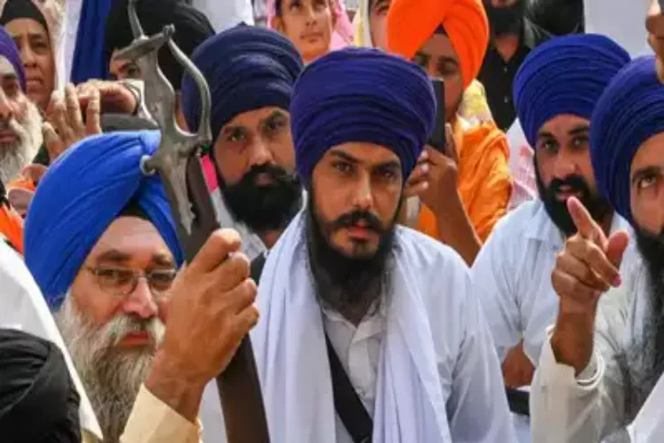 Amritpal Singh with his supporters (File)