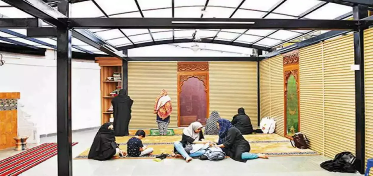 Women's prayer room in Bhindi bazar mosque