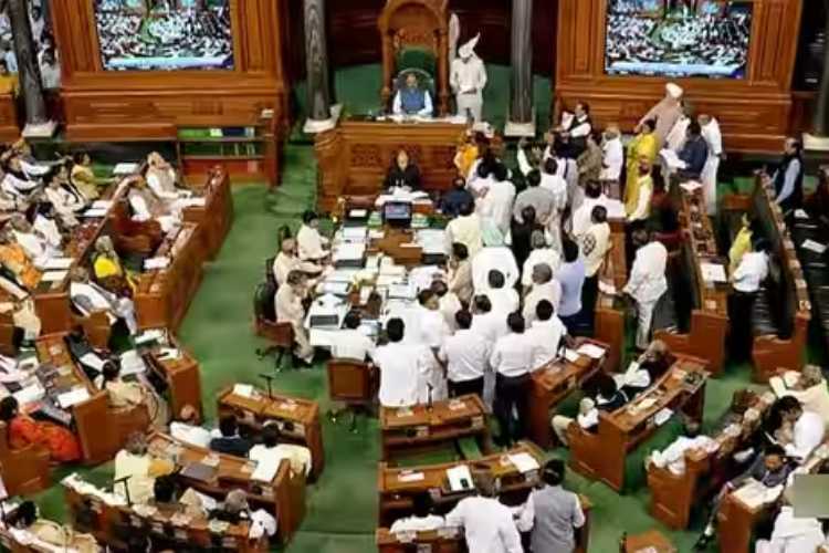 Lok Sabha passed the Finance Bill amid ruckus by Opposition parties