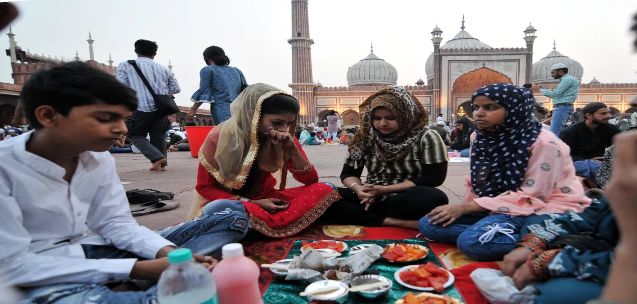 A family breaking fast during Ramazan in Delhi's Jama masjid (Photo: Ravi Batra)