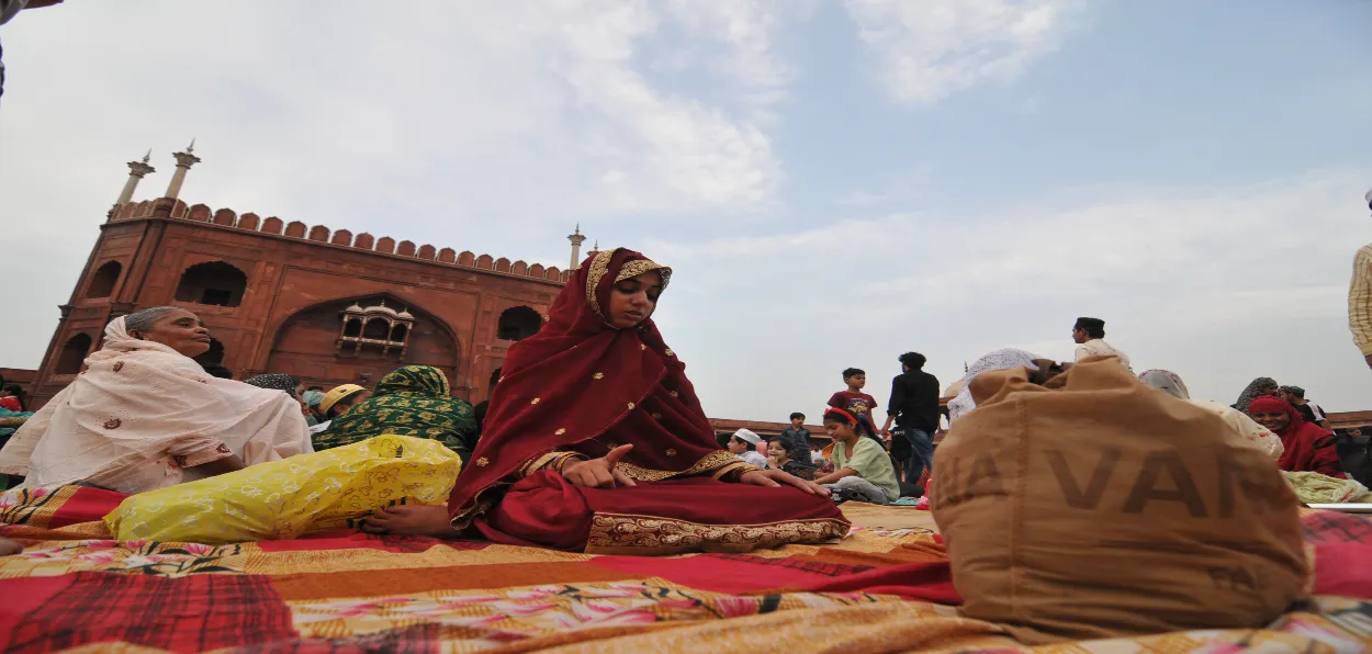 A woman praying before breaking her fast during Ramazan in a Delhi mosque (Ravi Batra)