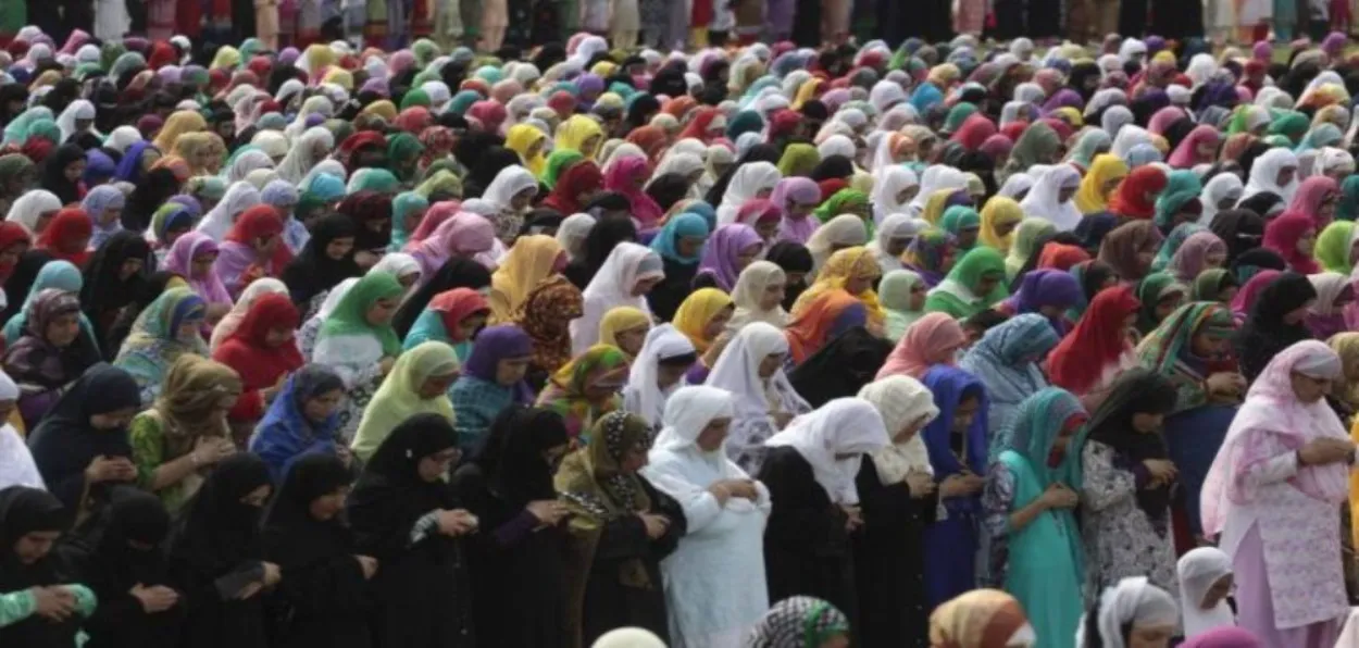Muslim women praying in a mosque (File)