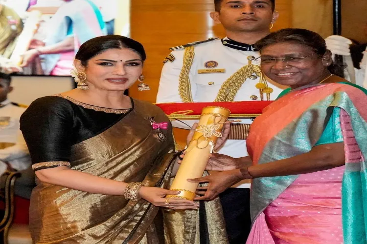 Raveena Tandon receiving Padma award from President Draupadi Murmu