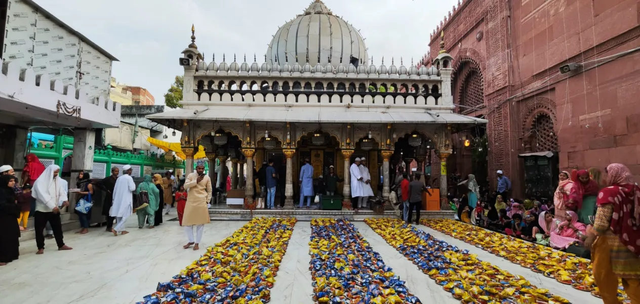 Iftar at Nizamuddin Dargah 