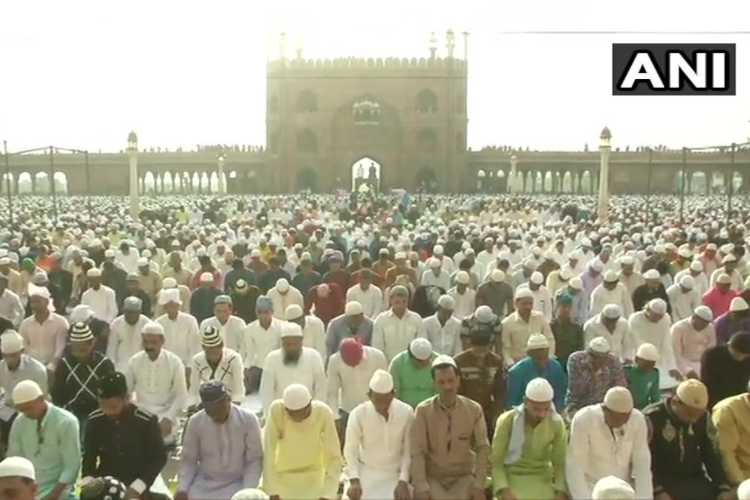 People offering namaz at Jama Masjid on occasion of Eid-ul-Fitr
