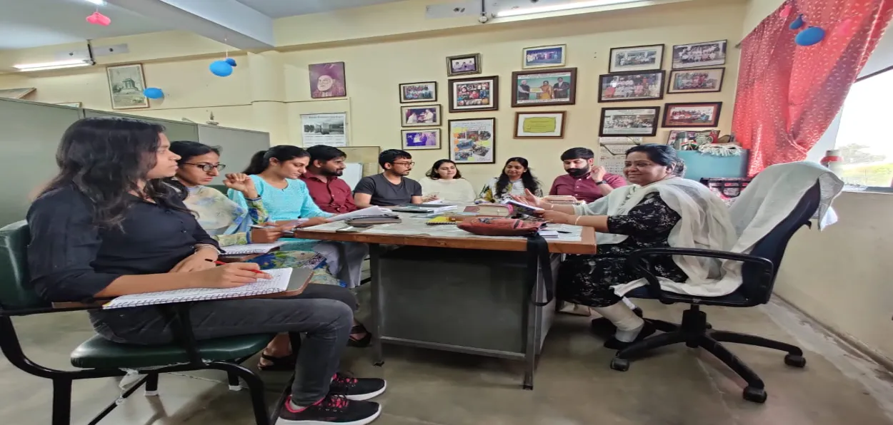 Dr Zareen Fatima in her class