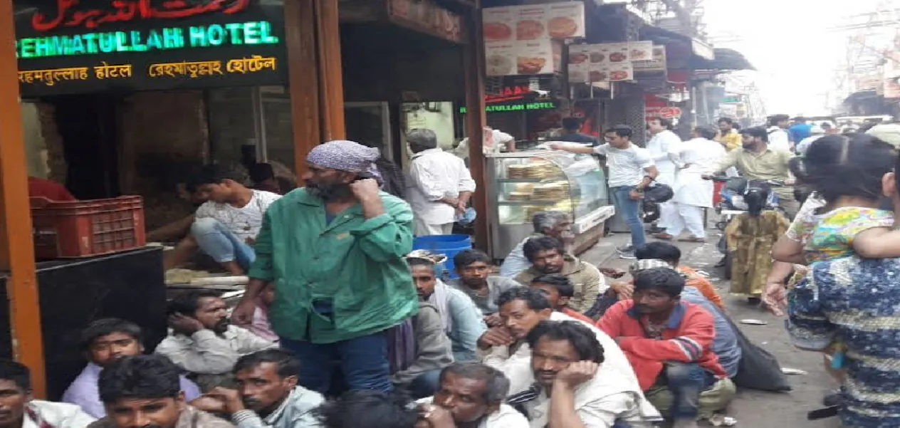 Poor people sitting outside the Rahmatullah hotel