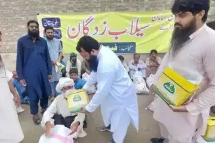 Volunteers collecting funds in Pakistan