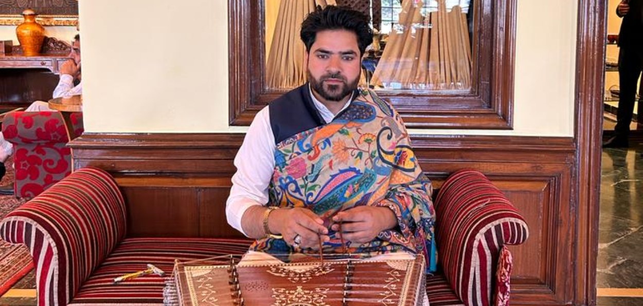 Sahil Santoor playing music for the guests in Lalit Grand Palace, Srinagar