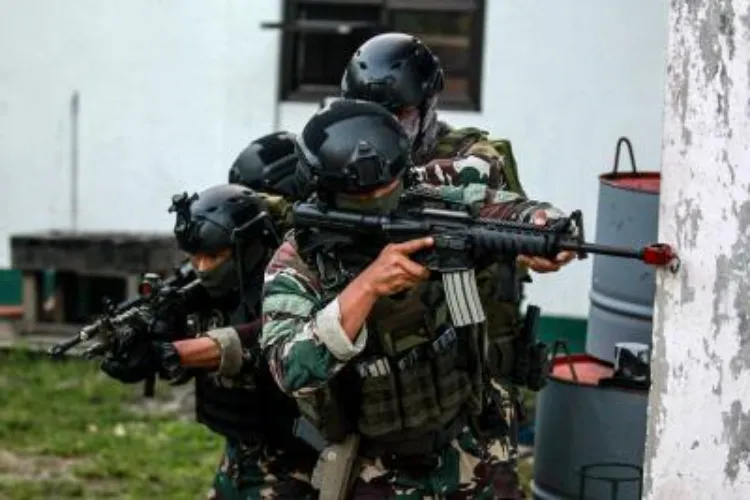 Men from Philippine military