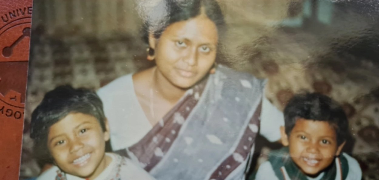 Lubna Shaheen and her sister Ninon Shenaz with their late mother Musfiqua Sultana