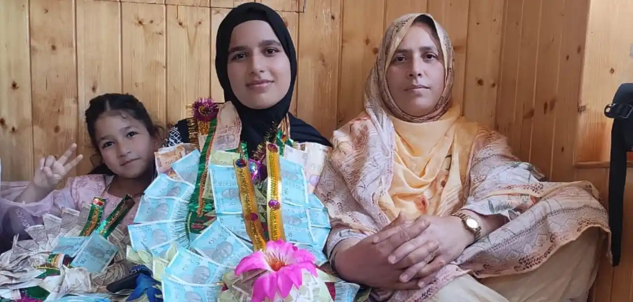Farhana Imtiyaz with her mother and sister