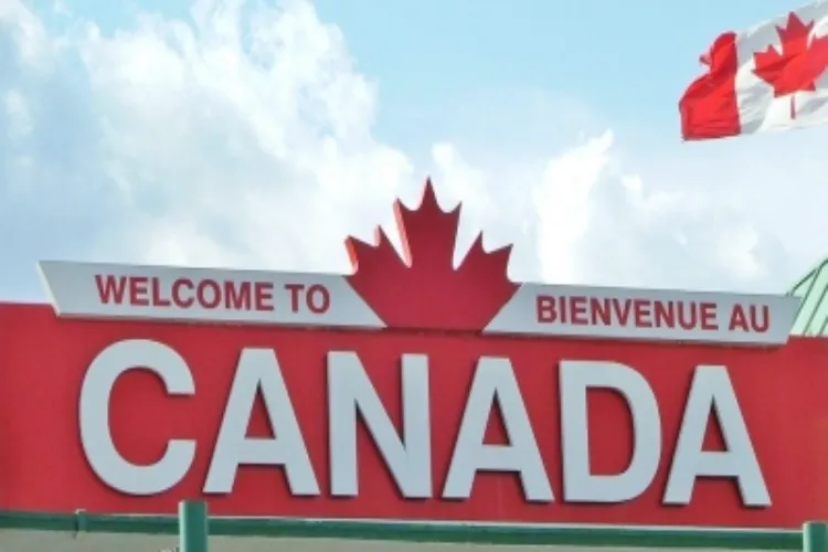 A board welcoming students to Canada