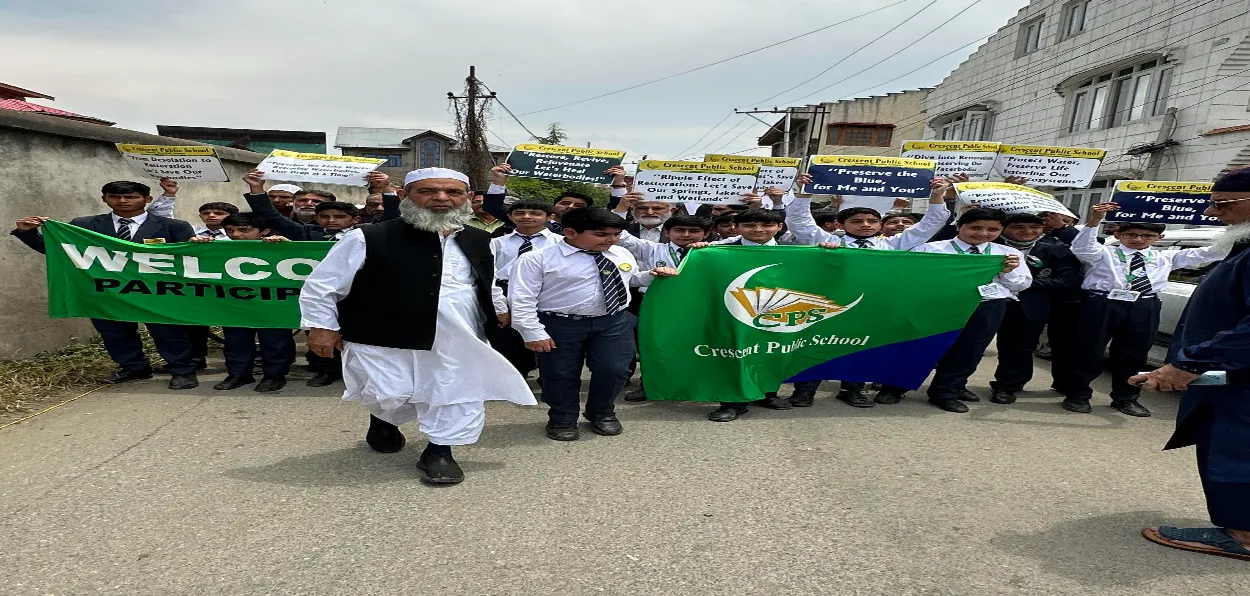 Manzoor Wangnoo leading school Children during an environmental campaign in Srinagar  