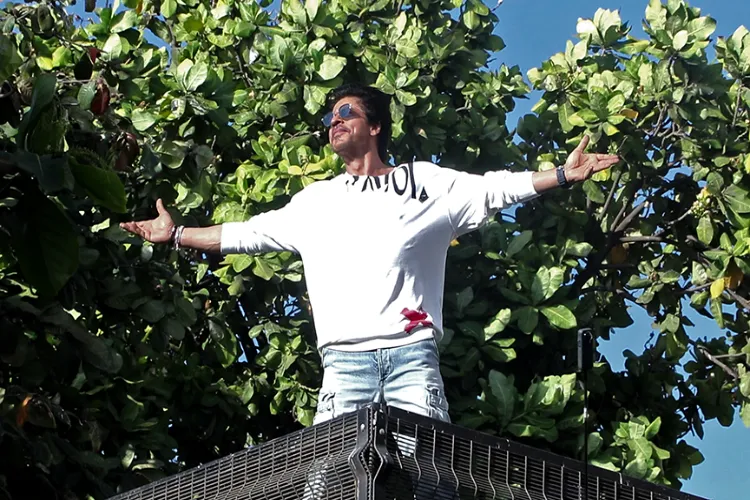 Shah Rukh Khan acting for his fans from the balcony of his Mumbai house