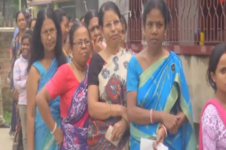 Women standing in line to vote 