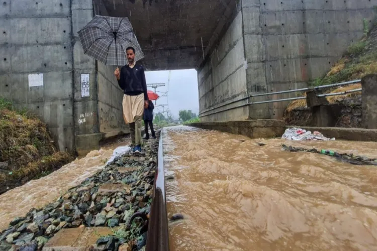 Waterlogging on railway tracks