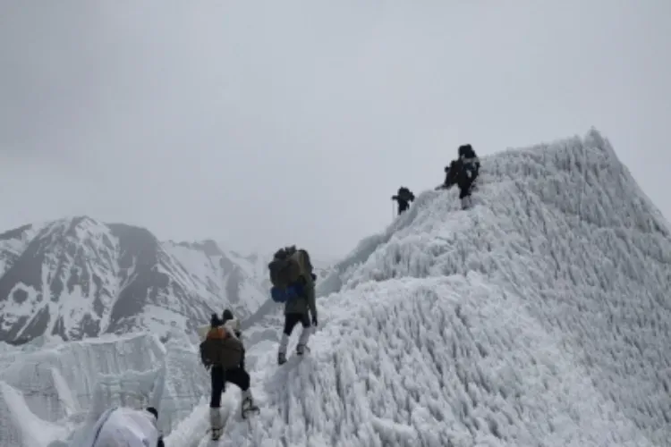An army officer was killed and six other soldiers injured in a tent fire incident in Siachen Glacier area of Ladakh on Wednesday