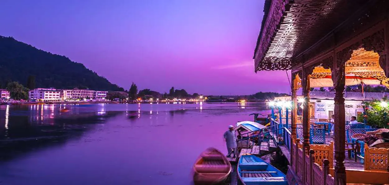 A Panoramic view of the Dal Lake at night