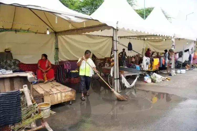 Tthe flood-affected helpless people again took shelter in relief camps in the capital as the water level of Yamuna Increased 