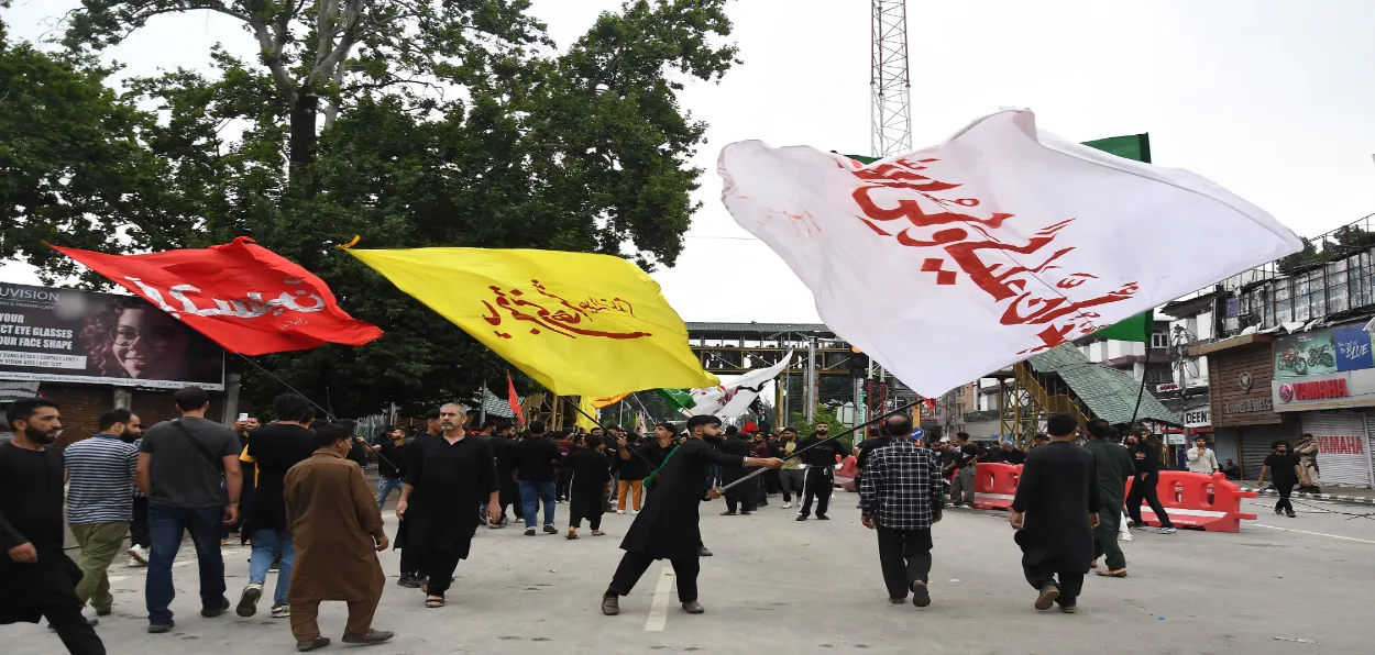 Shia mourners taking out processions in Srinagar