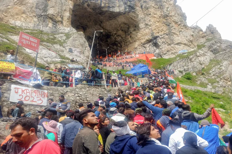 Pilgrims waiting outside the Holy Cave of Amarnath for darshan