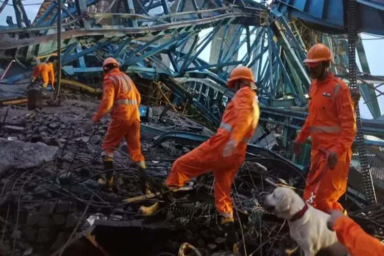 Thane tragedy: A girder launching machine collapsed on a bridge slab during construction of the third phase of the Samruddhi Expressway 
