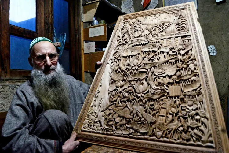 Rajouri Chikri woodcraft and the Mushqbudji variety of rice have been bestowed with Geographical Indication (GI) tags.