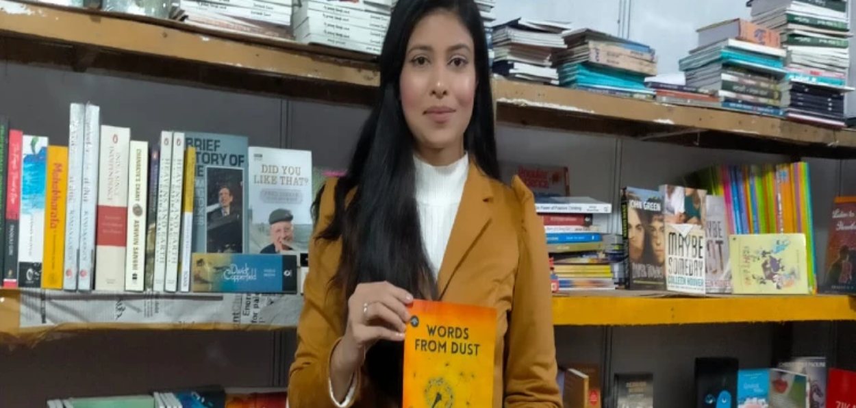 Shaheen Akhtar releasing her book