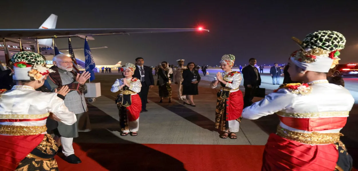 Prime Minister narendra Modi being welcomed at the Jakarta airport where he is attending the ASEAN-India Summit