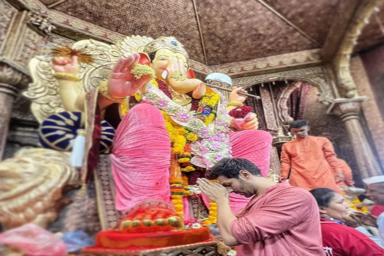 Bollywood star Kartik Aaryan offering praters at  Lalbaugcha Raja on the  first day of Ganesh Chaturthi