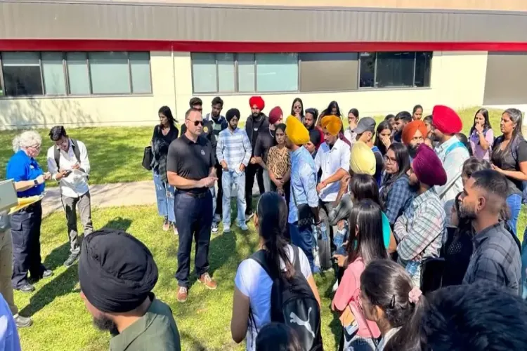 Recently arrived India students in Ontario, Canada (X: RedFMToronto)