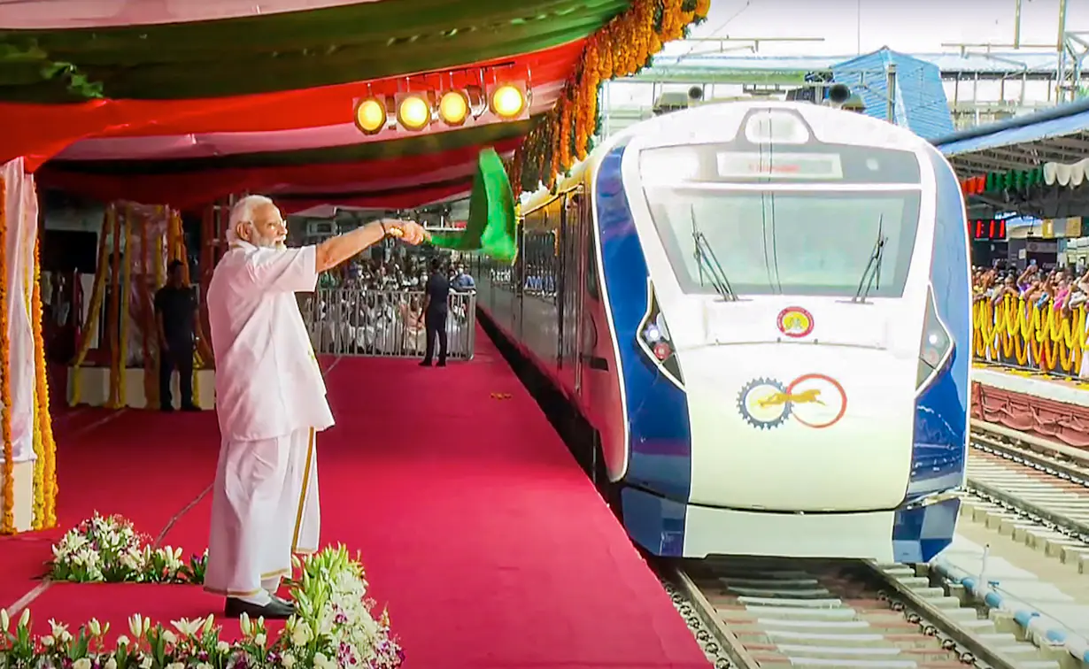 प्रधानमंत्री मोदी रविवार को 9 वंदे भारत एक्सप्रेस ट्रेनों को हरी झंडी दिखाएंगे