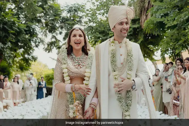A wedding picture of Parineeti Chopra and Raghav Chadha