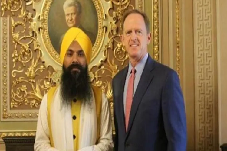 Giani Sukhvinder Singh of Philadelphia Sikh Society with Senator Patrick Toomey
