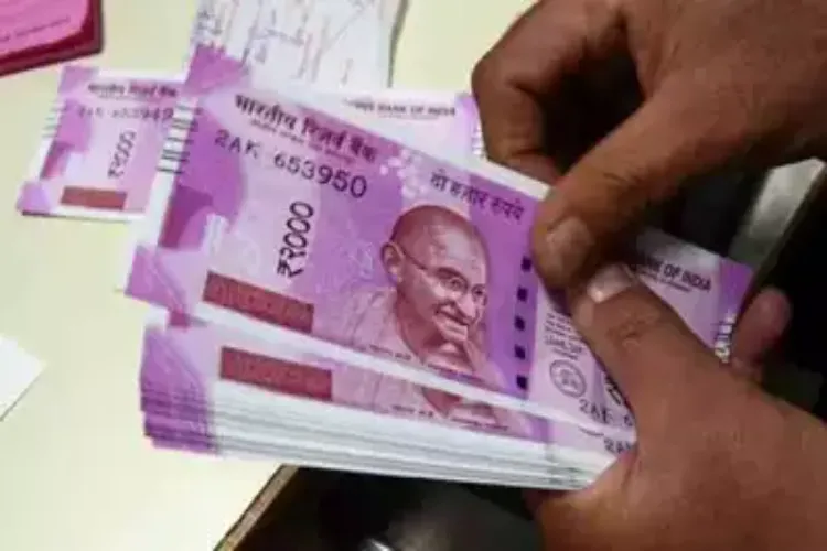 Currency notes of Rs 2000 