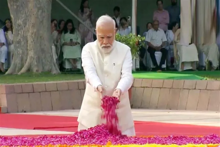 Prime Minister Narendra Modi paid homage to former PM Lal Bahadur Shastri on his birth anniversary 